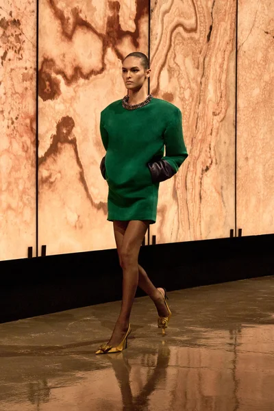 Look 4